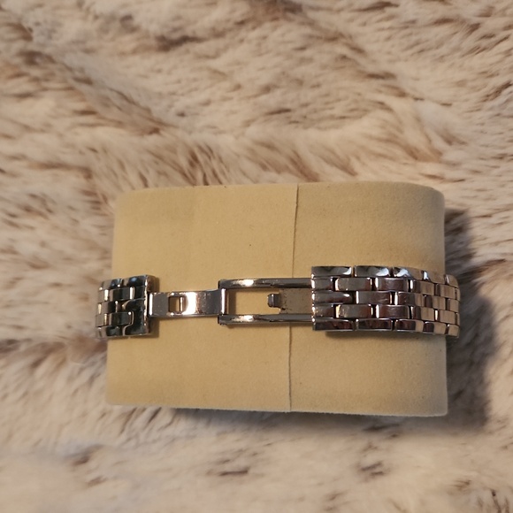 Philip Stein Womens Silver Watch with Mother of Pearl Face - Picture 2 of 4